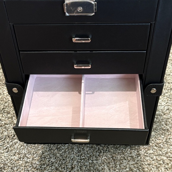 Gorgeous Black Jewelry Organizer Box locking w/ anti-tarnish lining - Picture 4 of 12